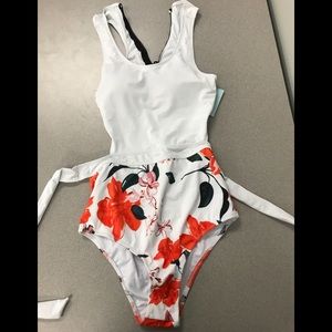 Cupshe One Piece Bathing Suit - Sz Small